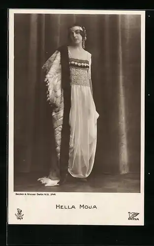 AK Schauspielerin Hella Moja in modischer Kleidung