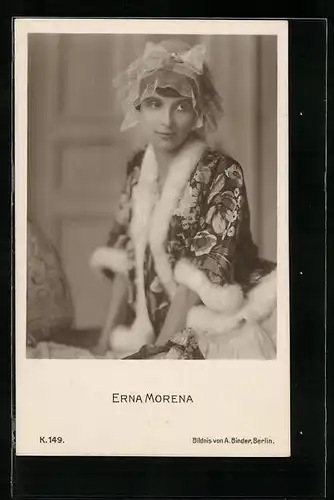 AK Schauspielerin Erna Morena mit einer Kopfbedeckung