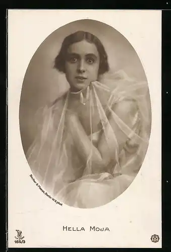 AK Schauspielerin Hella Moja in einem durchsichtigen Oberteil