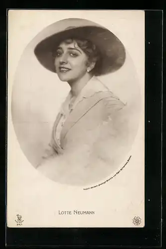 AK Schauspielerin Lotte Neumann mit einem Hut