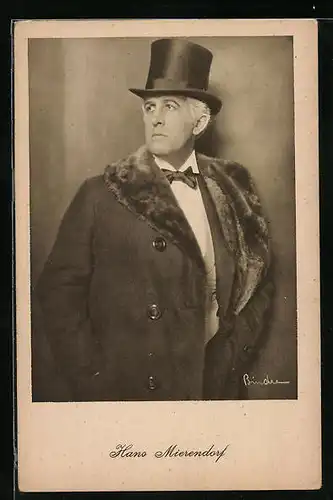 AK Schauspieler Hans Mierendorf im Pelzmantel