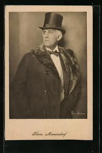 AK Schauspieler Hans Mierendorf im Pelzmantel mit dem Blick in die Ferne