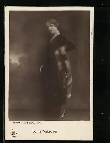 AK Schauspielerin Lotte Neumann mit einem charmanten Lächeln