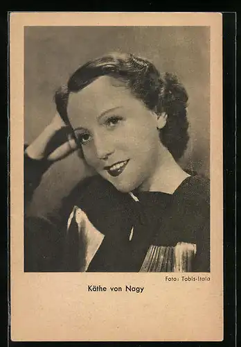 AK Schauspielerin Käthe von Nagy lächelnd in der Denkerpose