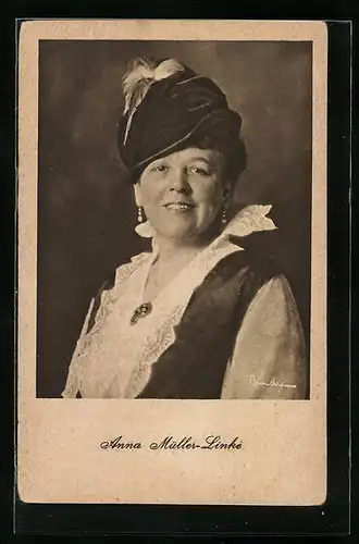 AK Schauspielerin Anne Müller Linke mit einer Kopfbedeckung