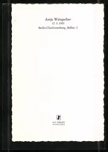 AK Schauspielerin Antje Weissgerber mit charmantem Lächeln