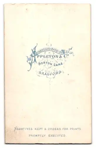 Fotografie Appleton & Co, Bradford, Horton Lane, Ältere Dame mit schwarzer Kopfbedeckung