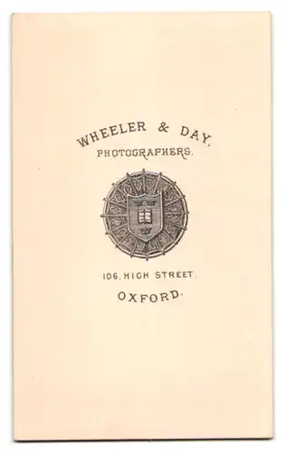 Fotografie Wheeler & Day, Oxford, High Street 106, Junge Dame mit gebundenen Haaren