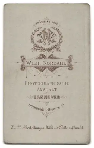 Fotografie Wilhelm Nordahl, Hannover, Humboldt-Strasse 1A, Bürgerlicher junger Mann mit Schnurrbart
