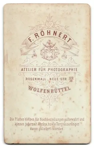 Fotografie F. Röhnert, Wolfenbüttel, Neue-Str. 39, Junge in elegantem Anzug