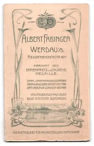 Fotografie Albert Fabinger, Werdau, Reichenbacherstr. 46, Bürgerliche mit einer langen Halskette