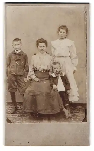 Fotografie unbekannter Fotograf und Ort, Bürgerliche gemeinsam mit ihren Kindern