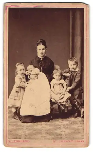 Fotografie H. Leonhard, St. Johann a. Saar, Bahnhofstrasse 139, Bürgerliche mit ihren Kindern