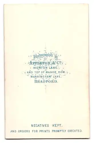 Fotografie Appleton & CO, Bradford, Horton Lane, Älterer Herr mit Fliege und Vollbart