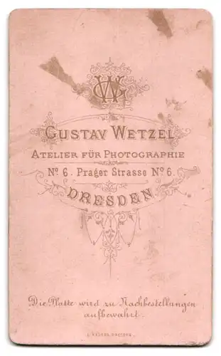 Fotografie Gustav Wetzel, Dresden, Prager Strasse 6, Bürgerlicher mit Fliege