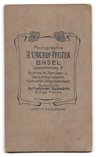 Fotografie A. Várady-Pfister, Basel, Spalentorweg 12, Junger Herr im Anzug mit Krawatte