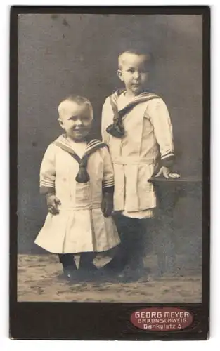 Fotografie Georg Meyer, Braunschweig, Bankplatz 3, Zwei Jungen in Matrosenkleidern