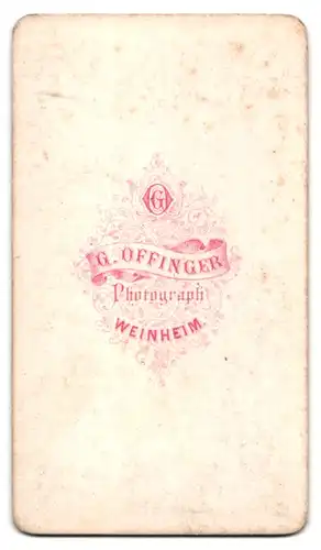 Fotografie G. Offinger, Weinheim, Junger Herr im Anzug mit Fliege
