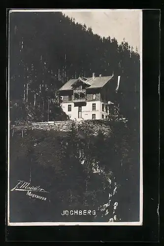 AK Jochberg, Gasthaus Jochberg mit Blick auf Wald