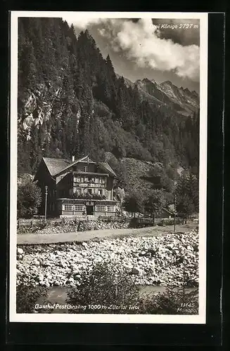 AK Ginzling, Gasthaus Post Ginzling mit Strasse und Blick auf Drei Könige