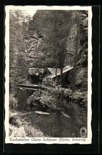 AK Sebnitz /Sächs. Schweiz, Bootsstation Obere Schleuse mit Felsen und Flusspartie