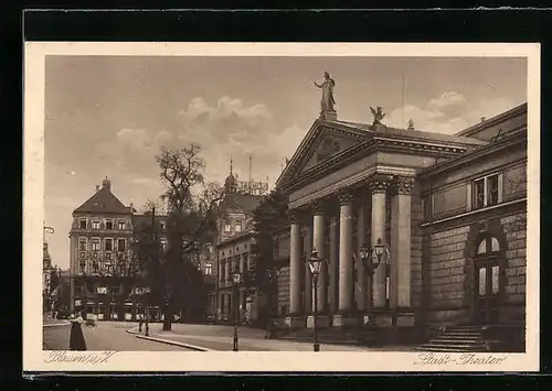 AK Plauen i. V., Stadt-Theater mit Strasse