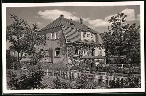 Fotografie Brück & Sohn Meissen, Ansicht Herrndorf, am Gasthof Hasse mit Gartenpartie