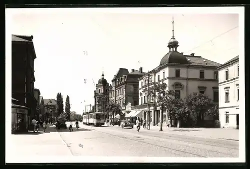 Fotografie Brück & Sohn Meissen, Ansicht Radebeul, Blick in die Stalinstrasse mit Strassenbahn Linie 14 am Faberhaus