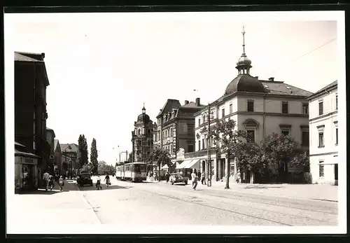 Fotografie Brück & Sohn Meissen, Ansicht Radebeul, Strassenbahn Linie 14 in der Stalinstrasse am Faberhaus