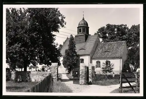 Fotografie Brück & Sohn Meissen, Ansicht Steinbach (Moritzburg), Partie an der Kirche