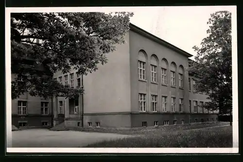 Fotografie Brück & Sohn Meissen, Ansicht Arnsdorf, Partie an der Fachschule für Krankenpflege