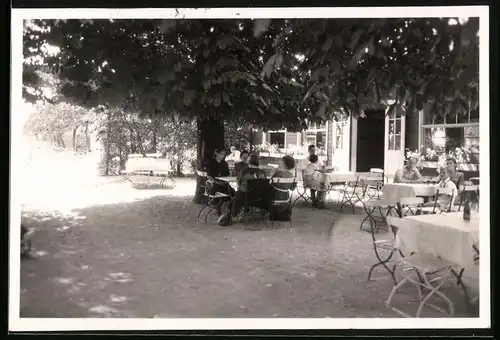 Fotografie Brück & Sohn Meissen, Ansicht Löbsal, im Garten des Gasthaus zum Jägerheim
