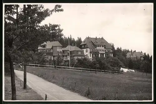 Fotografie Brück & Sohn Meissen, Ansicht Oberbärenburg i. Erzg., Blick auf das Hotel Hermannshöhe