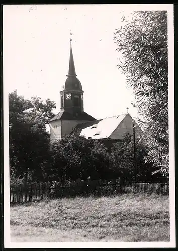 Fotografie Brück & Sohn Meissen, Ansicht Obermittelebersbach, Blick auf die Kirche, Rücksansicht
