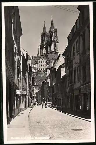 Fotografie Brück & Sohn Meissen, Ansicht Meissen i. Sa., Partie in der Burgstrasse mit Geschäften udn Blick zum Dom