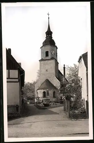 Fotografie Brück & Sohn Meissen, Ansicht Wermsdorf, Blick auf das Bismarckdenkmal mit der Kirche