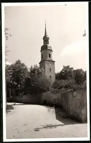 Fotografie Brück & Sohn Meissen, Ansicht Lenz i. Sa., Strassenpartie mit Blick auf die Kirche