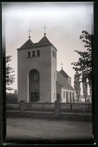 Fotografie Brück & Sohn Meissen, Ansicht Lauchhammer, Blick auf die Christus König Kirche