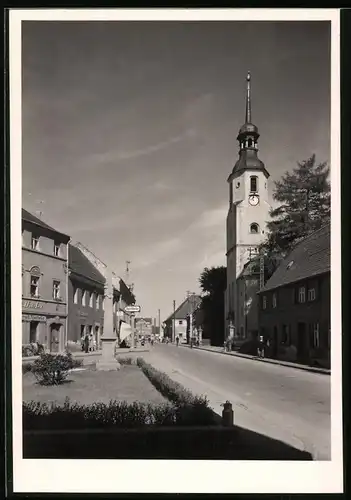 Fotografie Brück & Sohn Meissen, Ansicht Elsterwerda, Hauptstrasse mit Apotheke, Noacks Buchhandlung, Kirche