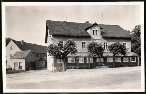 Fotografie Brück & Sohn Meissen, Ansicht Moritzburg-Auer, Blick auf den Gasthof Auer