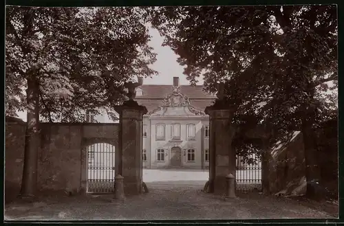 Fotografie Brück & Sohn Meissen, Ansicht Dahlen i. Sa., Blick auf das Schlossportal