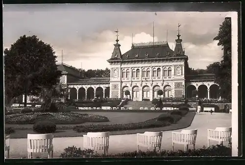 Fotografie Brück & Sohn Meissen, Ansicht Bad Elster, Blick auf die Front des Kurhauses