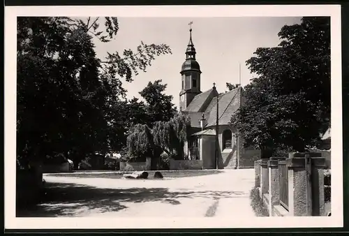 Fotografie Brück & Sohn Meissen, Ansicht Glaubitz bei Riesa, Platz vor der Kirche