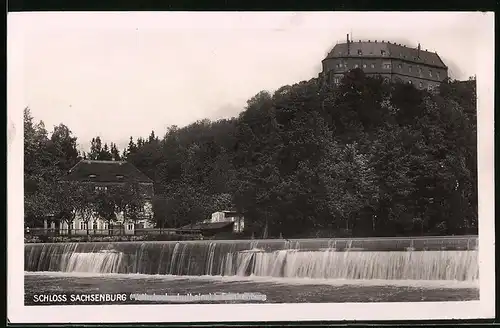 Fotografie Brück & Sohn Meissen, Ansicht Frankenberg, Schloss Sachsenburg vom Wehr aus gesehen