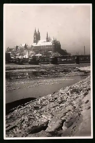 Fotografie Brück & Sohn Meissen, Ansicht Meissen, Stadtansicht im Winter mit Eisgang auf der Elbe