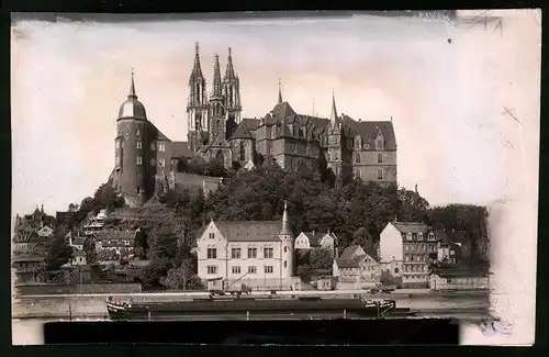 Fotografie Brück & Sohn Meissen, Ansicht Meissen, Schubkahn auf der Elbe vor Dom & Albrechtsburg
