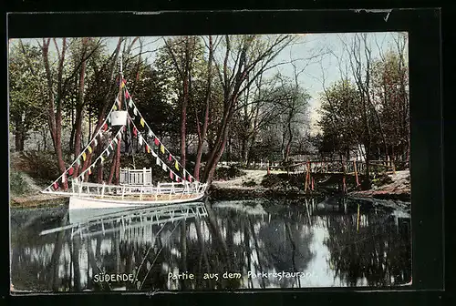 AK Berlin-Südende, Wasserpartie aus dem Parkrestaurant mit geschmücktem Boot