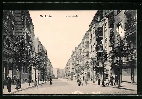 AK Berlin-Neukölln, Blick in die Reuterstrasse
