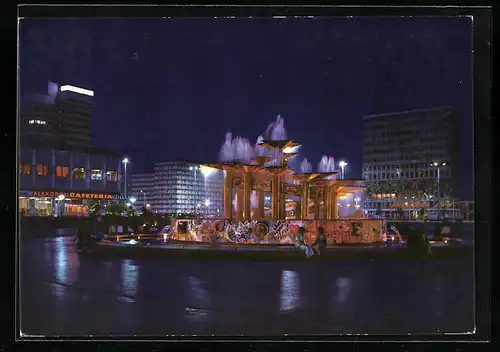 AK Berlin, Alexanderplatz mit Alexgrill Cafeteria Zillestube und Brunnen bei Nacht
