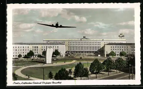 AK Berlin, Luftbrücken Denkmal Flughafen Tempelhof